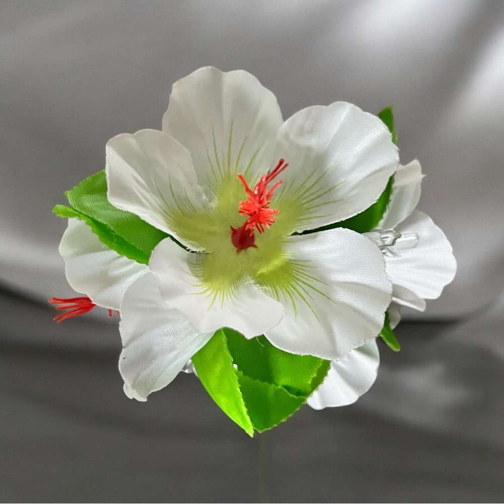 💖 Lovely White Hibiscus Hair Clip 💖